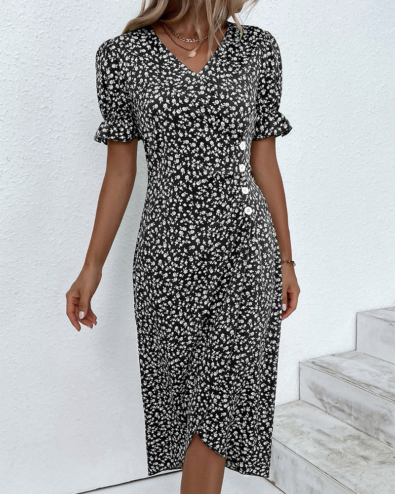 Robe à imprimé floral avec manches courtes et bouton