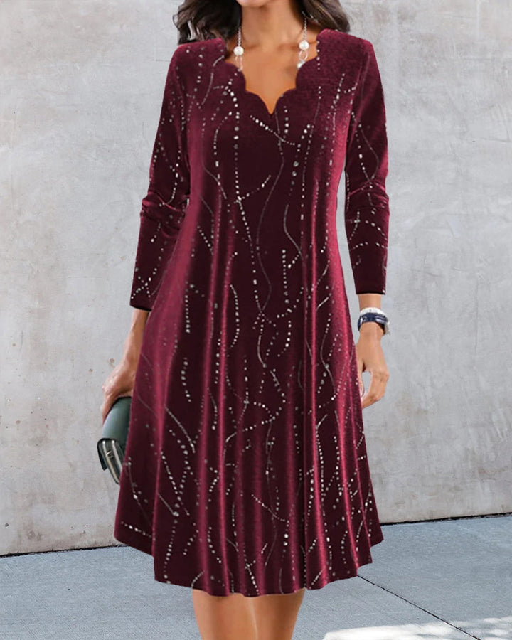 Elegancka sukienka z długim rękawem i dekoltem w serek