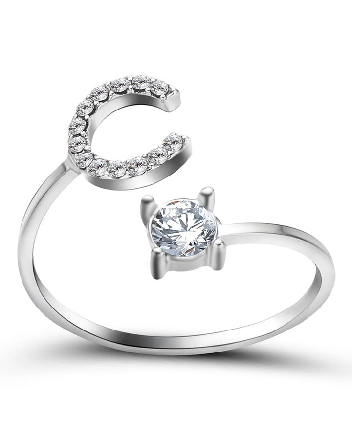 Otwarty pierścionek z cyrkonią i inicjałami