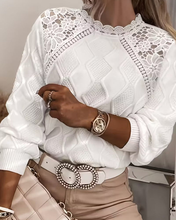 Sweter z koronkowym wykończeniem w stylu patchwork