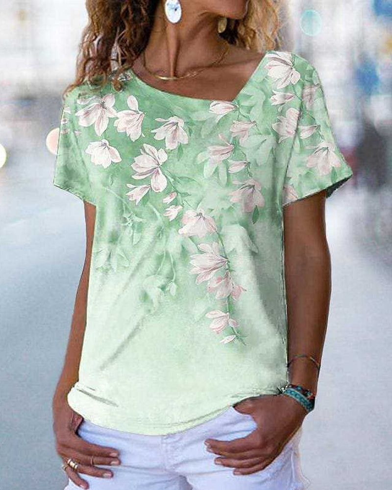 T-shirt z dekoltem w serek i kwiatowym wzorem