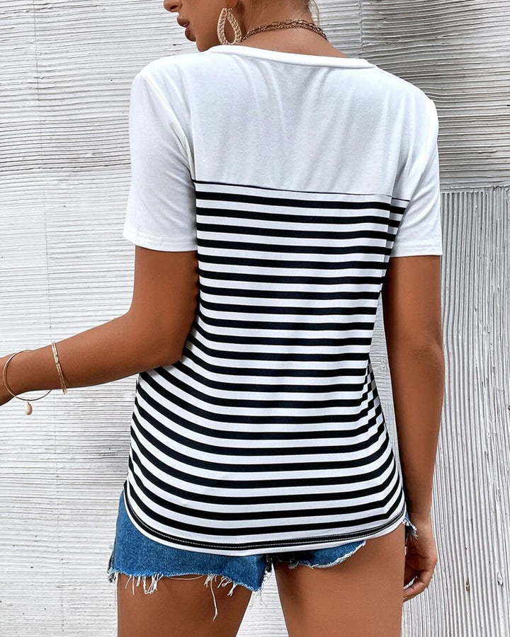 Wszechstronny T-shirt w paski z dekoltem w serek