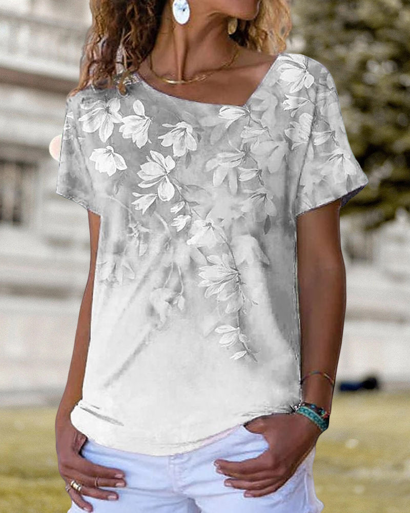 T-shirt z dekoltem w serek i kwiatowym wzorem