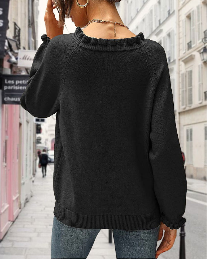 Gładki sweter casual z wykładanym kołnierzem i falbankami