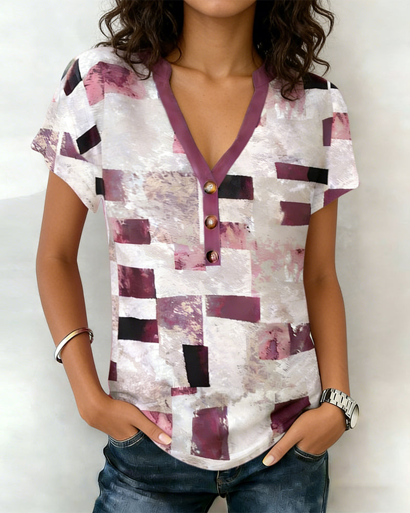 T-shirt z dekoltem w serek i geometrycznym nadrukiem w stylu casual