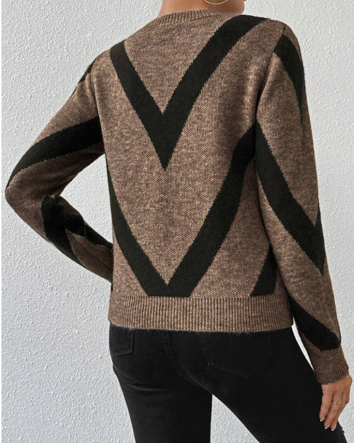 Sweter z geometrycznym wzorem i okrągłym dekoltem