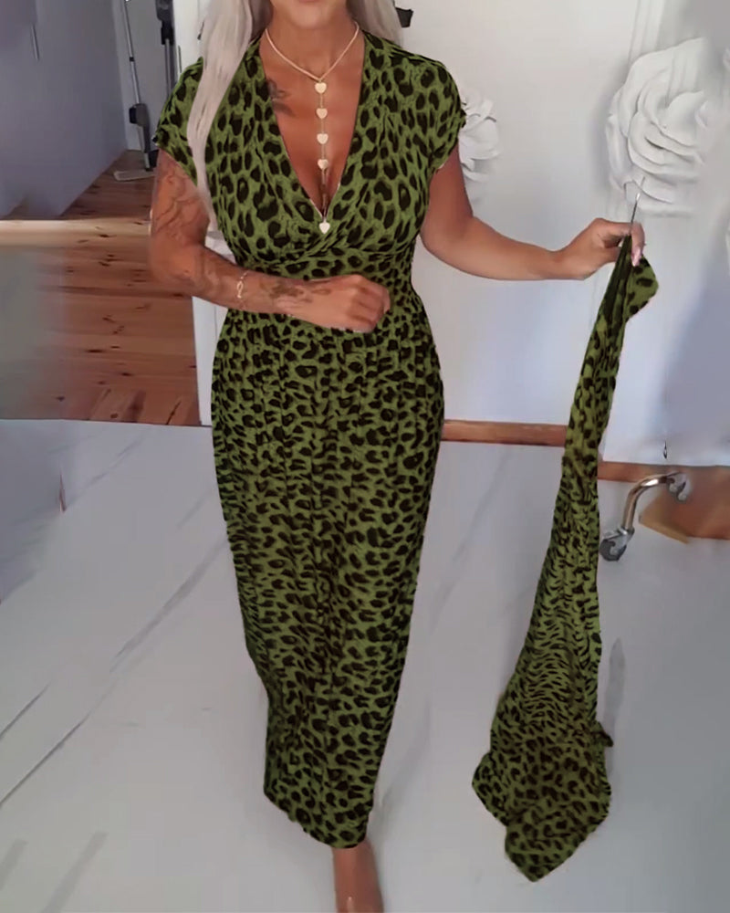 Robe élégante à imprimé léopard et col en V