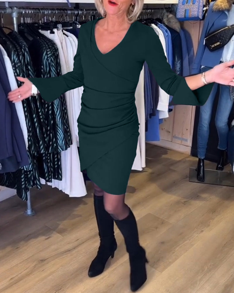 Robe avec cou de cou et manche fascinante