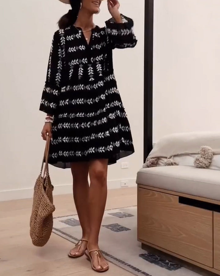 Robe courte élégante à imprimé tendance