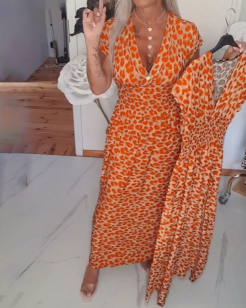Robe élégante à imprimé léopard et col en V