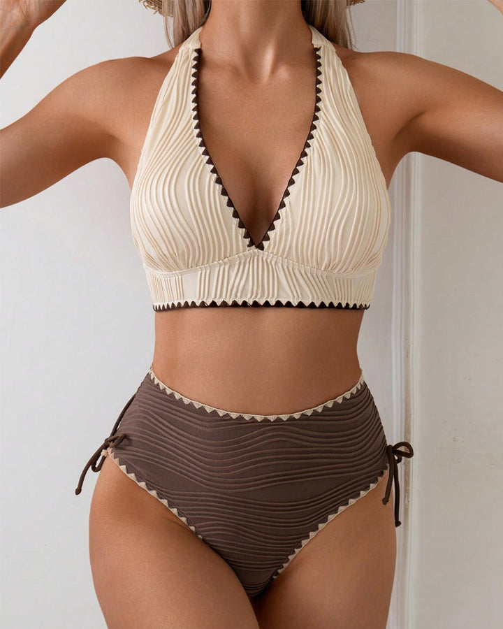 Dwuczęściowy komplet bikini z dekoltem typu halter i kontrastową kolorystyką