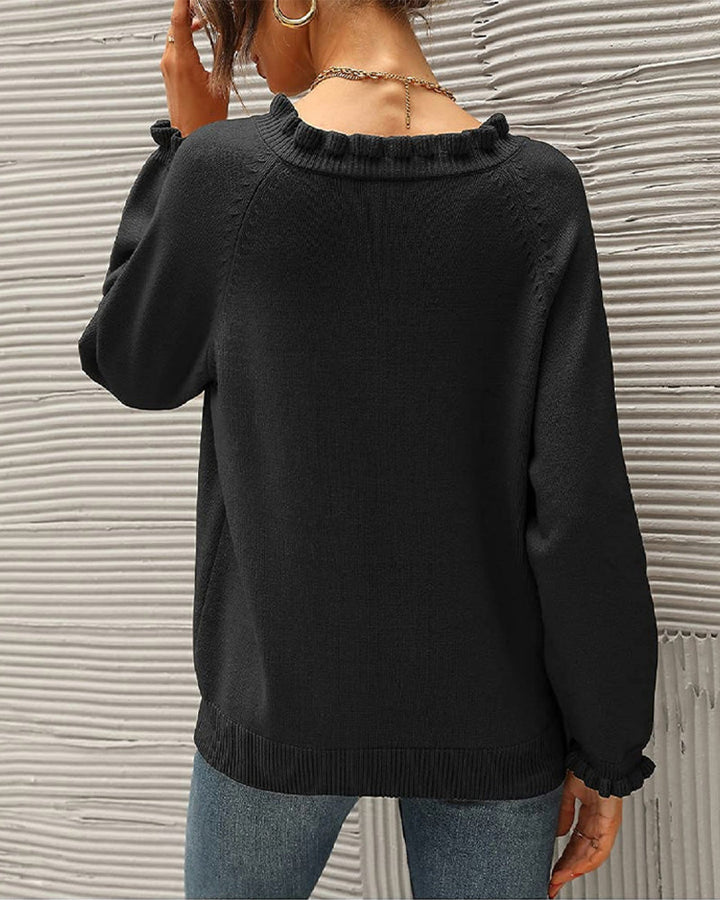 Gładki sweter casual z wykładanym kołnierzem i falbankami