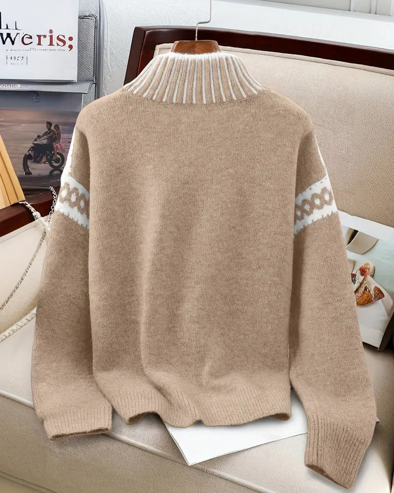 Sweter z golfem z kontrastowym nadrukiem