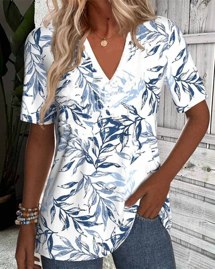 T-shirt à manches courtes et col en V avec imprimé feuilles de bambou