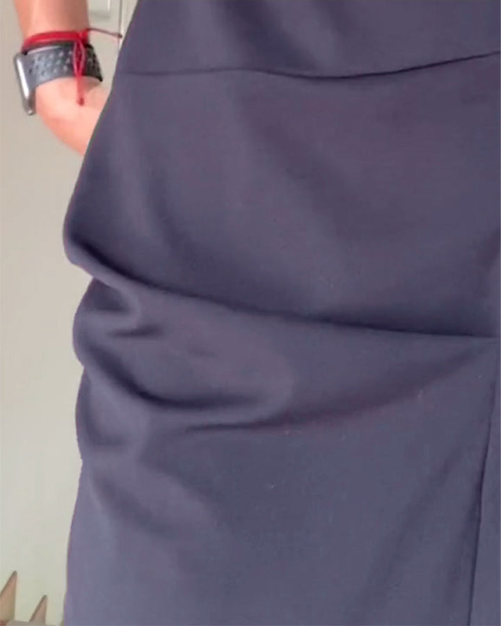 Robe élégante plissée à col rond de couleur unie