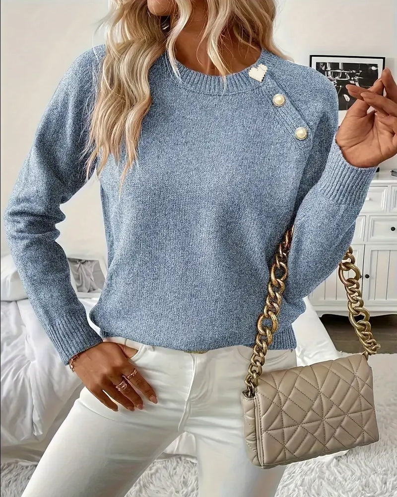 Sweter z ozdobnymi guzikami i rękawem raglanowym
