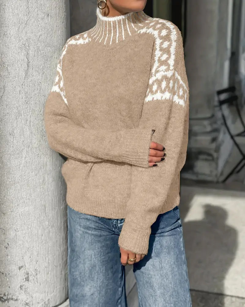 Sweter z golfem z kontrastowym nadrukiem