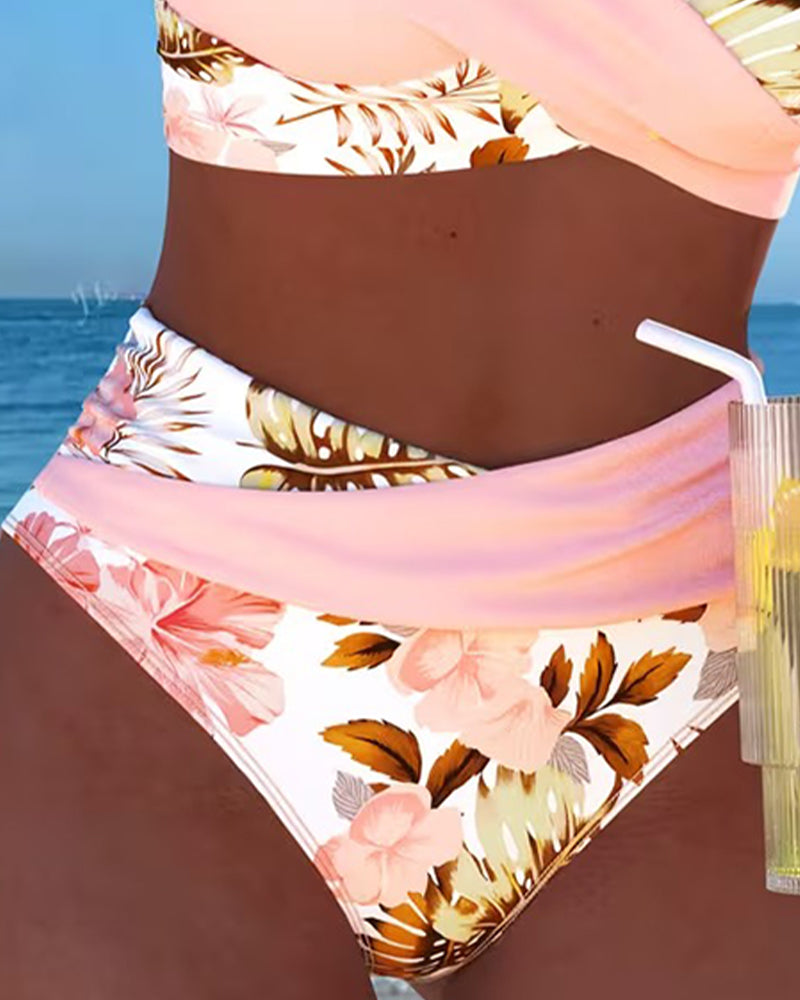 Bikini z kontrastowym kwiatowym wzorem i rozcięciem