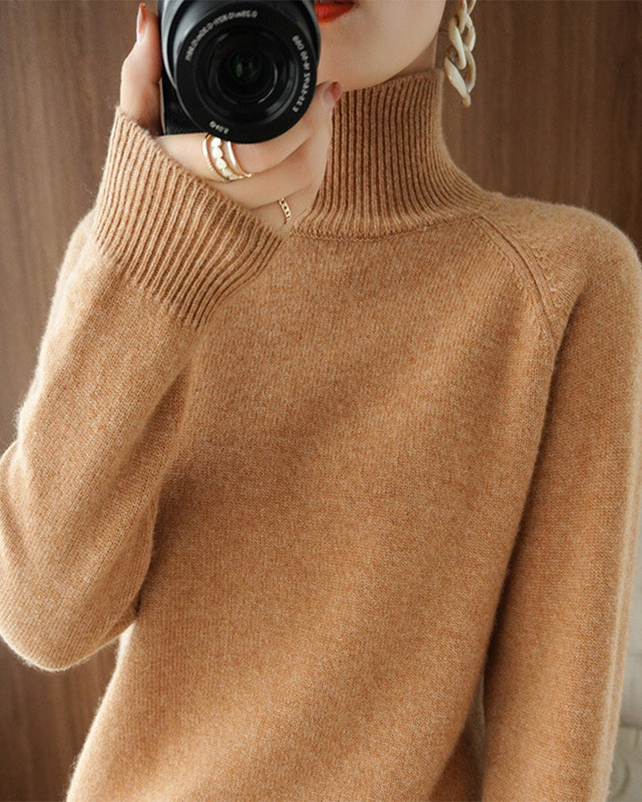Gładki sweter z długim rękawem i wysokim kołnierzem