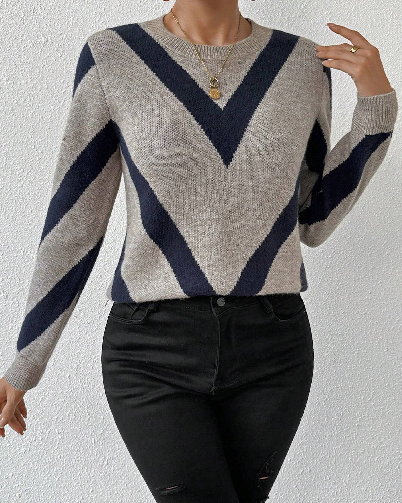 Sweter z geometrycznym wzorem i okrągłym dekoltem