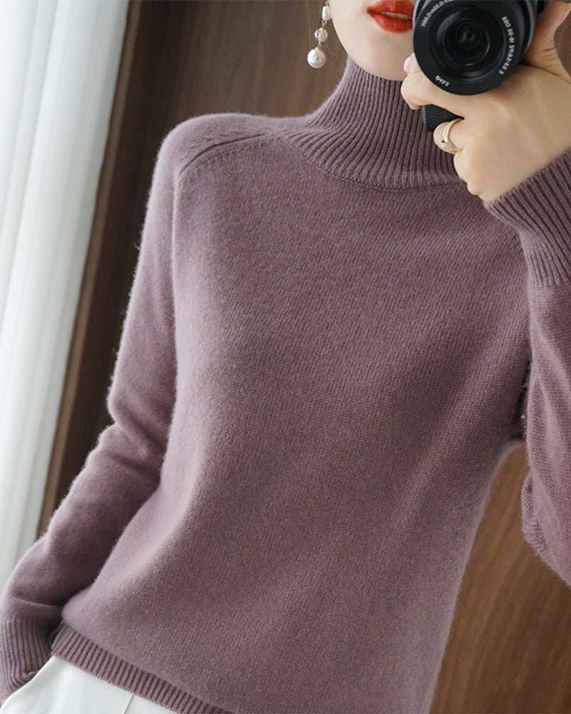 Gładki sweter z długim rękawem i wysokim kołnierzem
