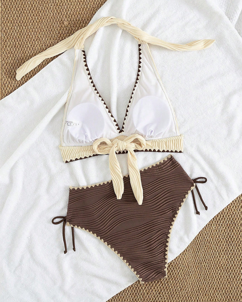 Dwuczęściowy komplet bikini z dekoltem typu halter i kontrastową kolorystyką