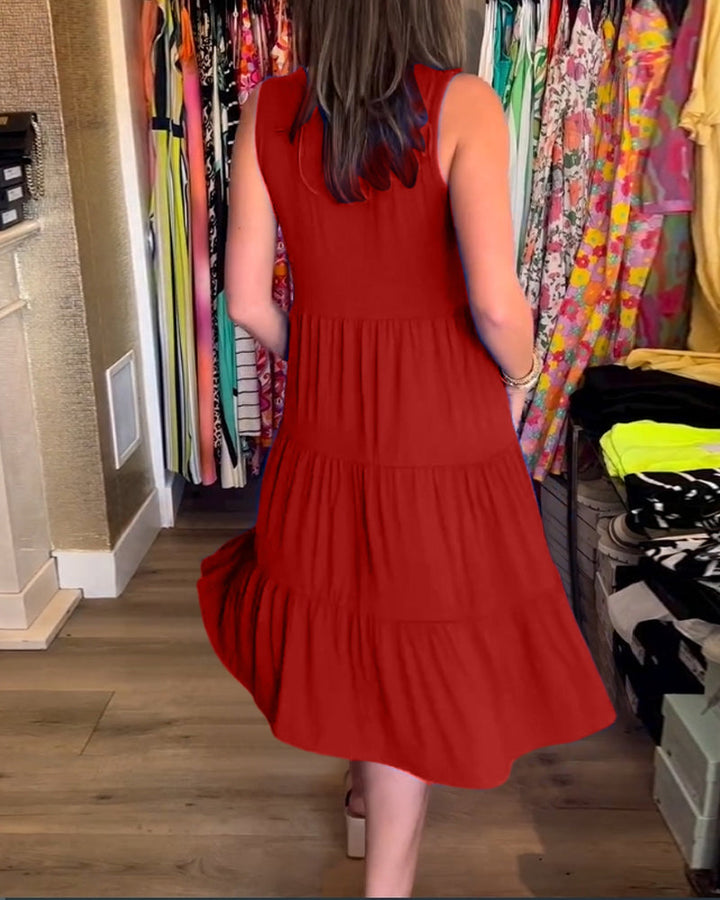 Robe à coupe plissée et sans manches