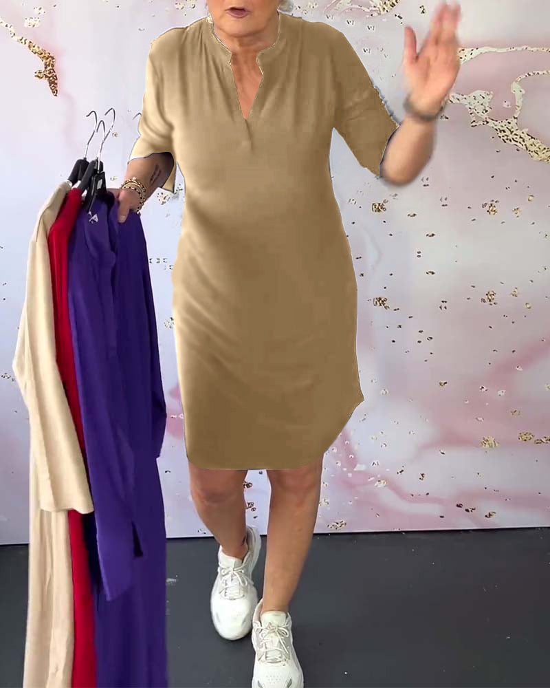 Robe à couleur unie et col en V