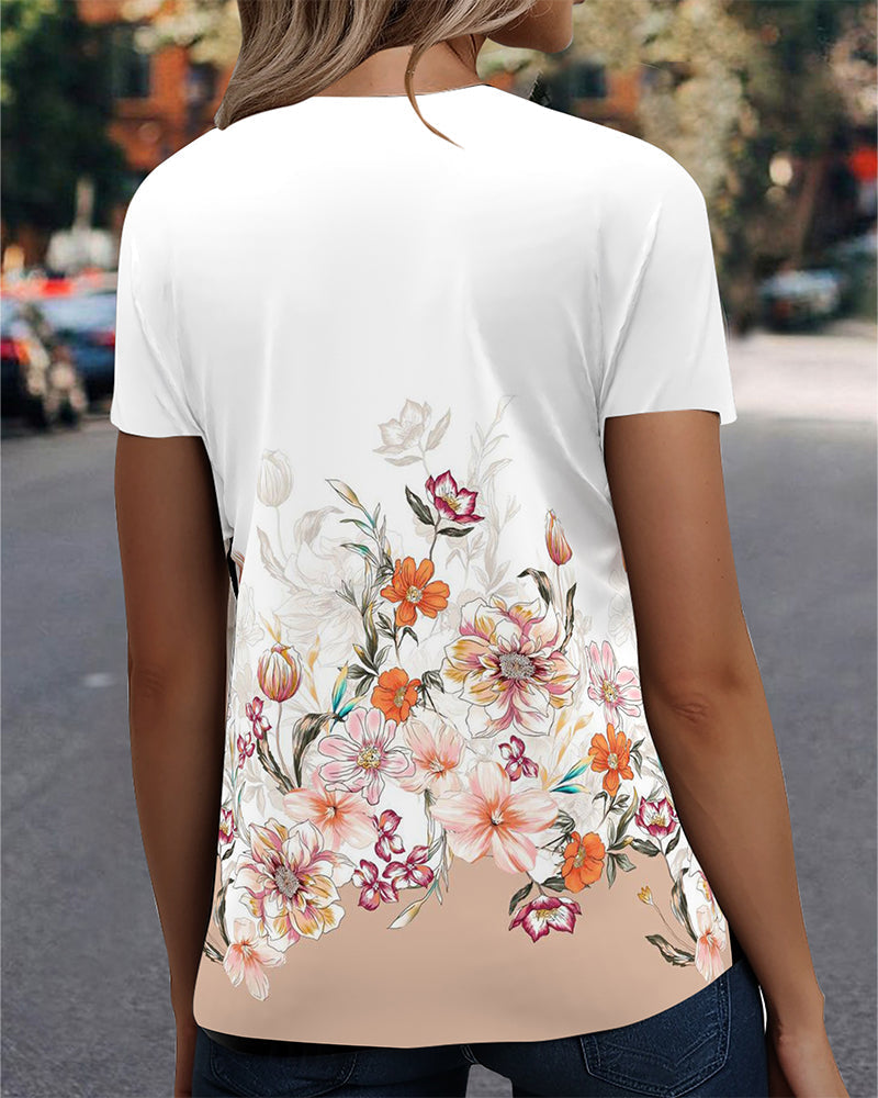 T-shirt z nadrukiem, dekolt w serek, krótki rękaw, luźny krój