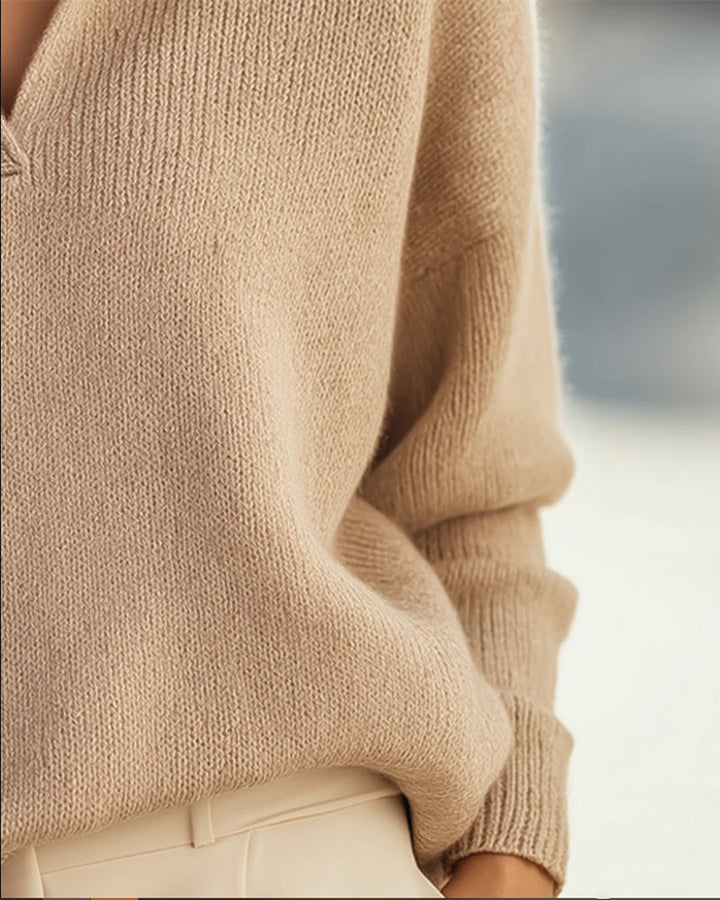 Elegancki i uniwersalny sweter z dekoltem w serek