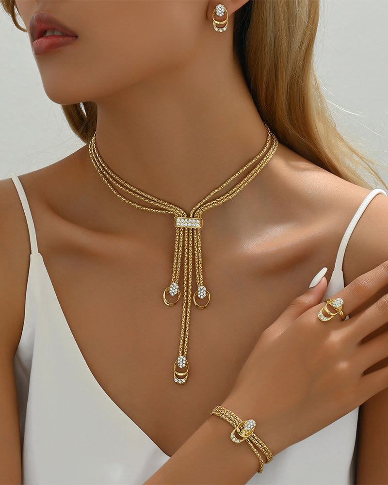 Ensemble collier et boucles d'oreilles simples
