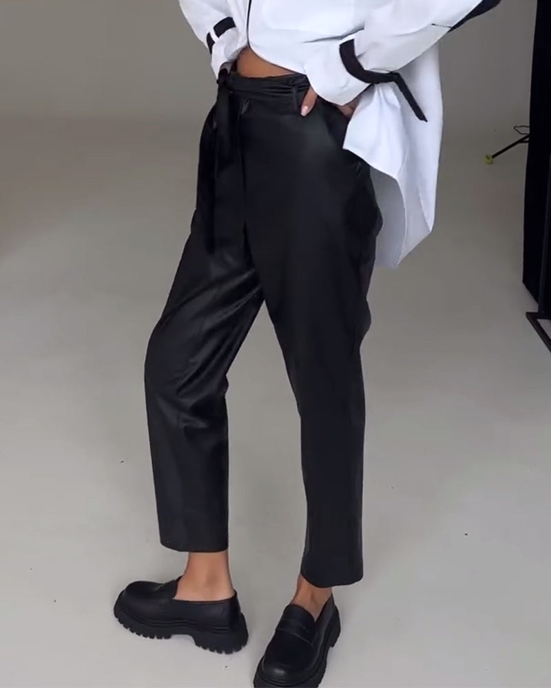 Pantalon svelte en cuir coupe svelte