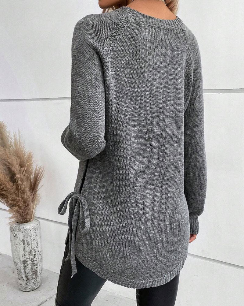 Sweter z rękawami reglanowymi i wiązaniem z boku