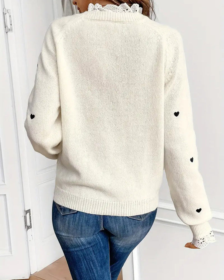Modny sweter o kroju oversize z motywem serca