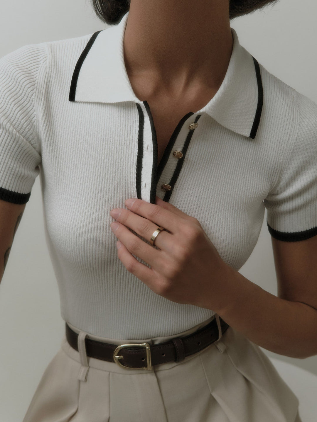 Danica | Haut polo côtelé classique avec détail de boutons pour femmes