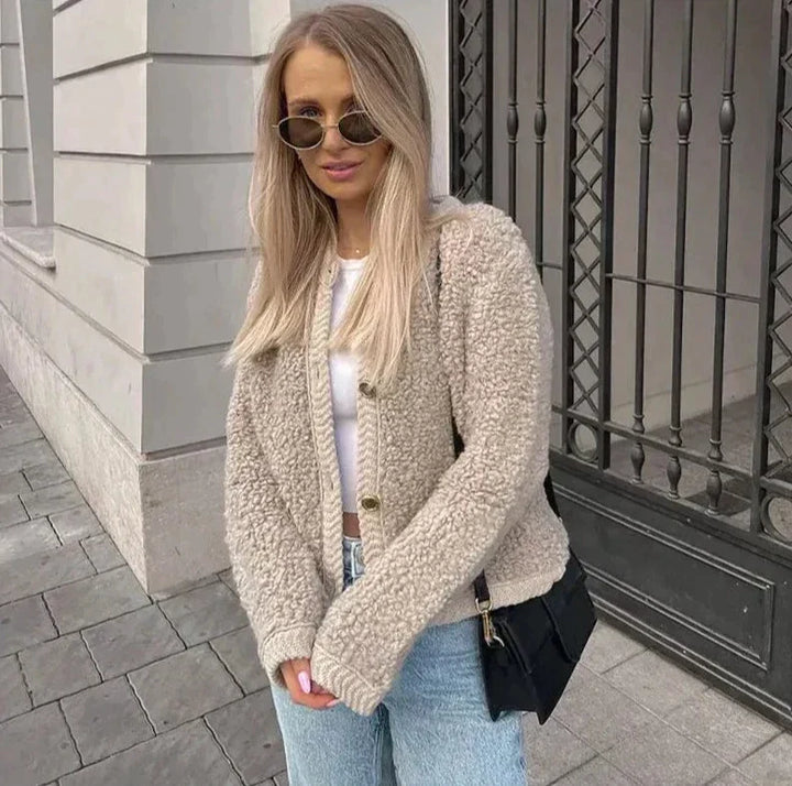Veda | Elegancki i modny płaszcz pluszowy dla kobiet