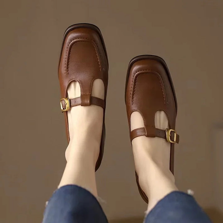 Delia - Damskie buty typu Mary Jane z paskiem w kształcie litery T i kwadratowym noskiem