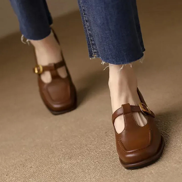 Delia - Damskie buty typu Mary Jane z paskiem w kształcie litery T i kwadratowym noskiem