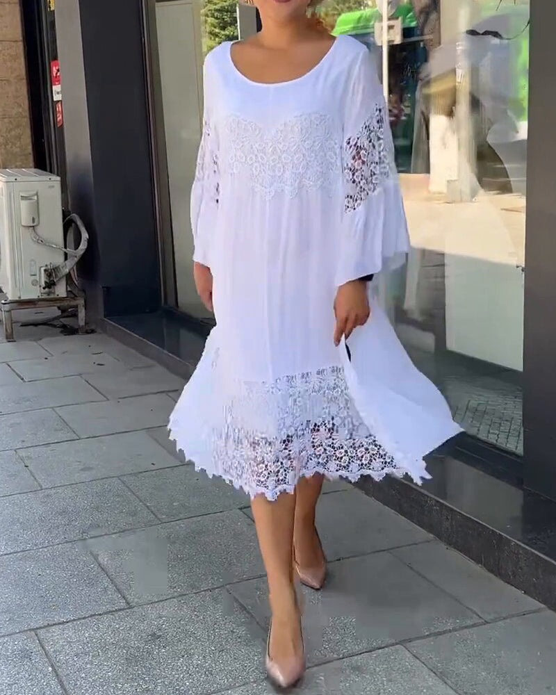 Robe en dentelle à col rond