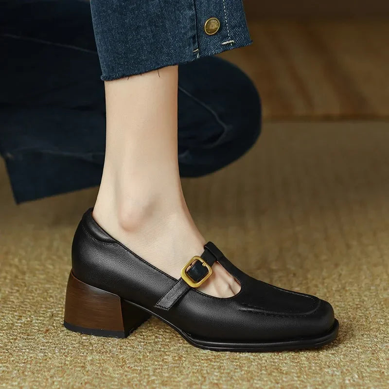 Delia - Damskie buty typu Mary Jane z paskiem w kształcie litery T i kwadratowym noskiem