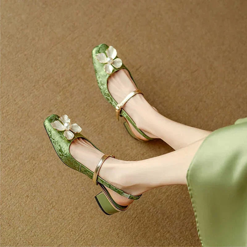 Matylda – Eleganckie damskie buty z kwiatowym detalem