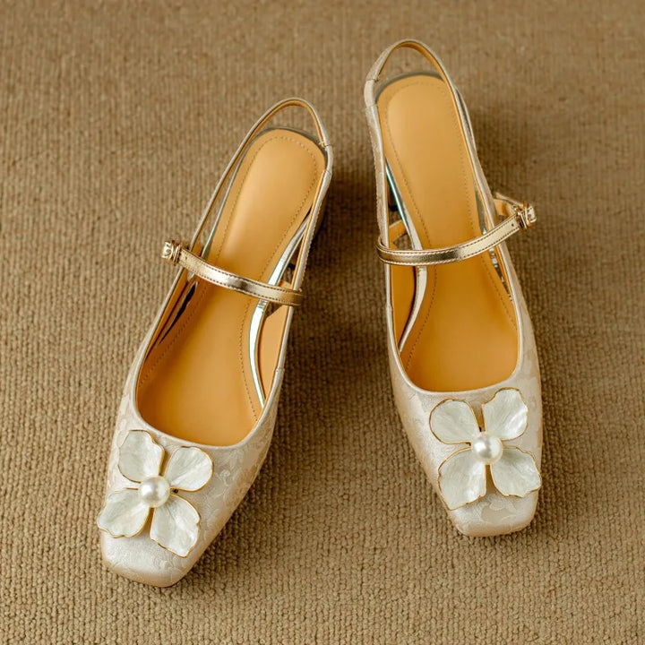 Matylda – Eleganckie damskie buty z kwiatowym detalem