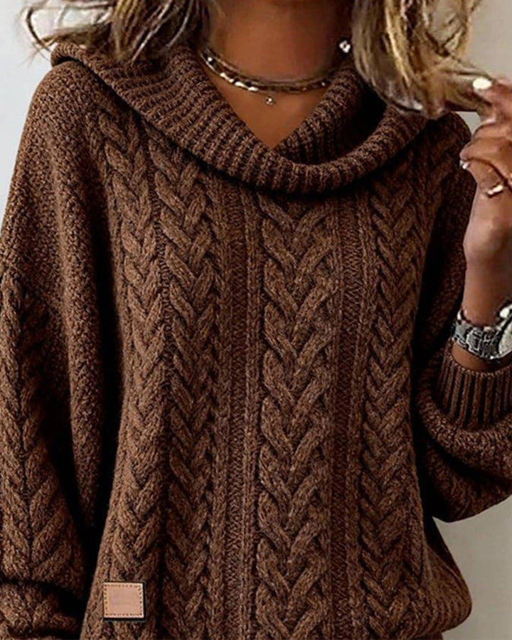 Gładki sweter z dzianiny warkoczowej