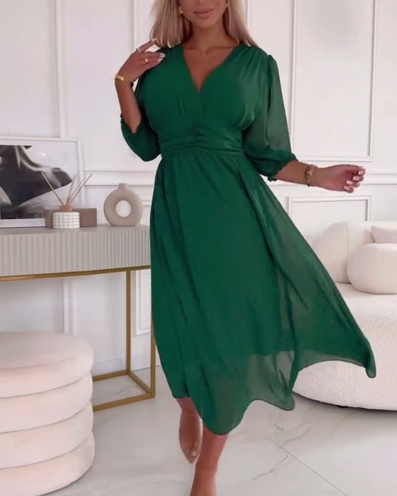 Robe à col en V de couleur unie à la taille