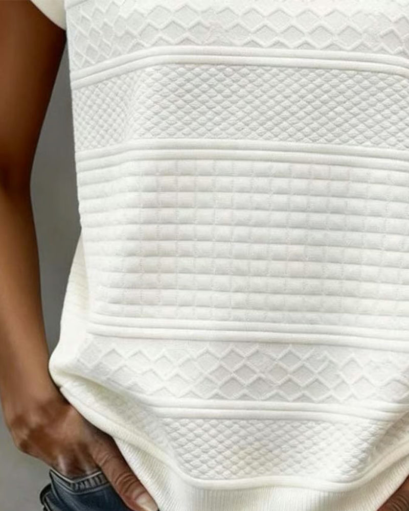 T-shirt z krótkim rękawem, dekoltem w serek na guziki i warkoczowym wzorem