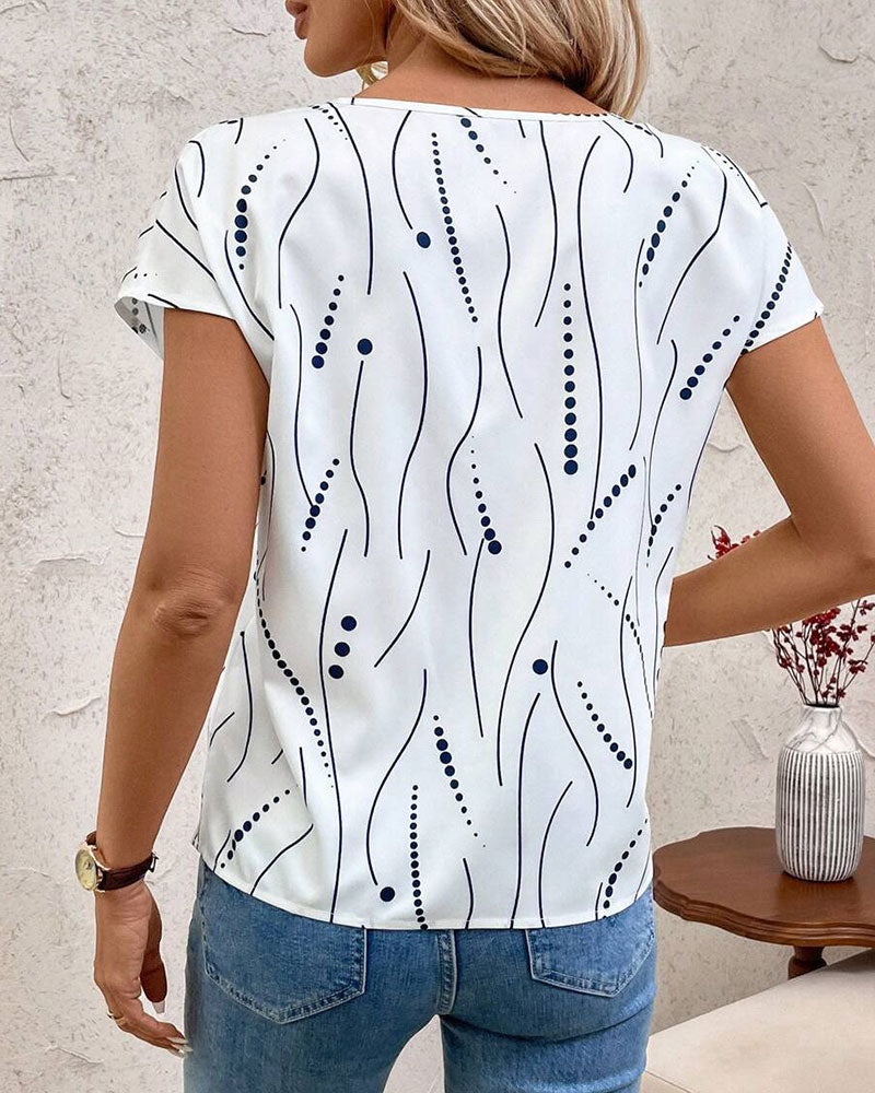 T-shirt z dekoltem w serek, krótkim rękawem i nadrukiem