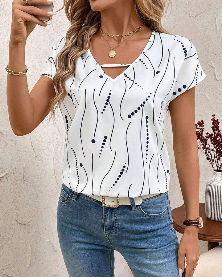 T-shirt z dekoltem w serek, krótkim rękawem i nadrukiem