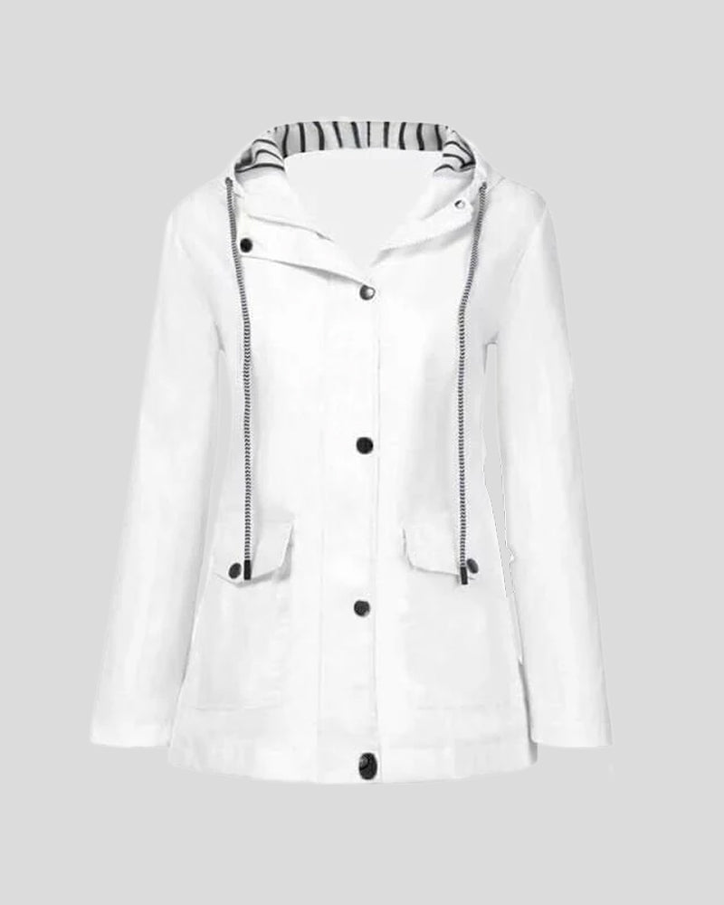 Veste Pour Femmes Avec Caractéristiques Étanche À L'eau Et Au Vent