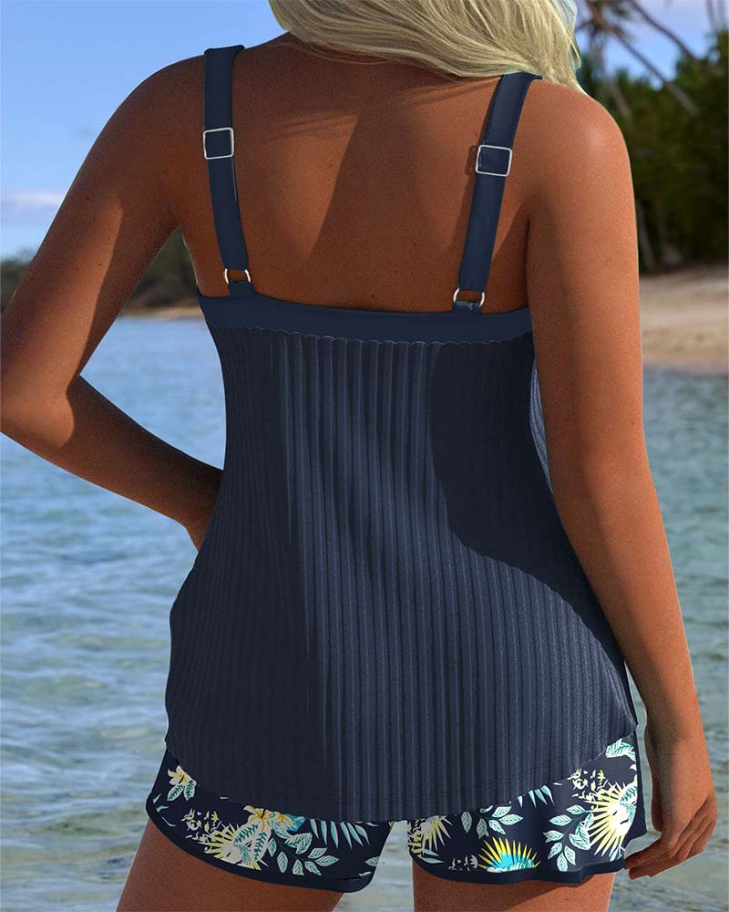 Dagmara - Pasiaste Tankini z Dwuczęściowymi Szortami Plażowymi