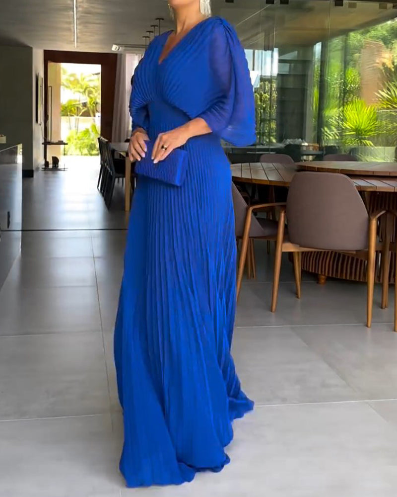 Robe à plis et taille cintrée